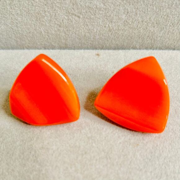 Vintage Orange Bakelite Triangular ScrewBack Earrings Tested - Picture 1 of 6